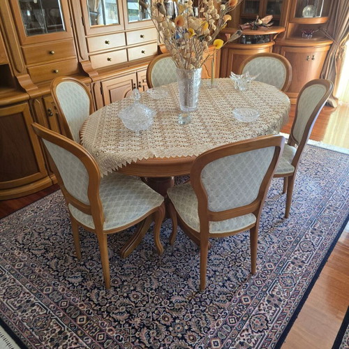 Classic solid walnut dining set like new with 6 chairs