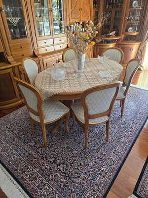 Classic solid walnut dining set like new with 6 chairs