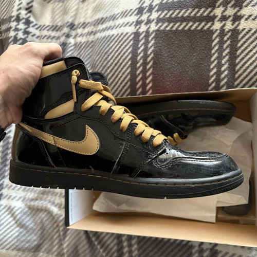 Jordan 1 Retro High black metallic gold new, size 44.5