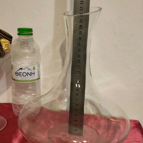 Wine carafe like new, set of 2 pieces