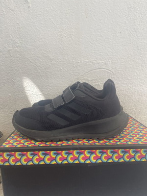 Adidas παιδικά αθλητικά παπούτσια μεταχειρισμένα, νούμερο 31, μαύρα