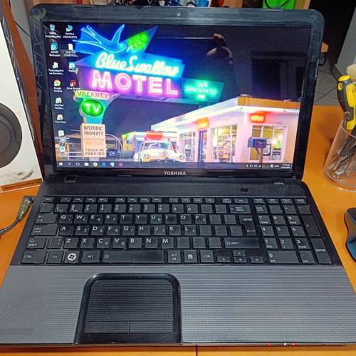 Toshiba Satellite C-855 laptop Intel Core i3 4GB RAM 500GB HDD Windows 10