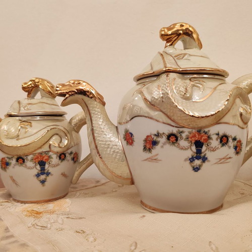 Hayasi Kutani Geisha porcelain tea set like new, 18 pieces