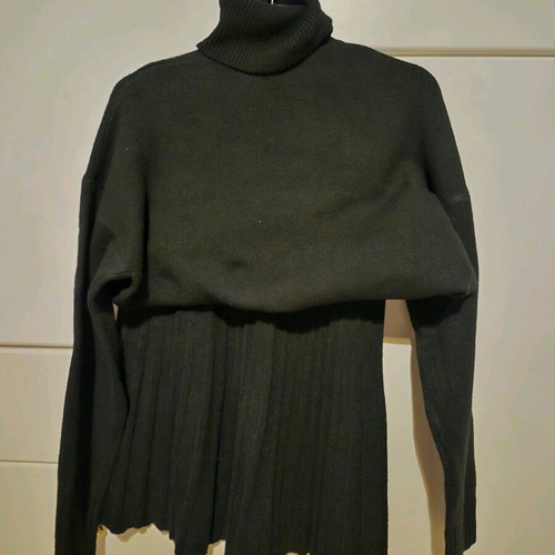 Shein knitted mini skirt set with turtleneck blouse like new, black