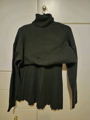 Shein knitted mini skirt set with turtleneck blouse like new, black