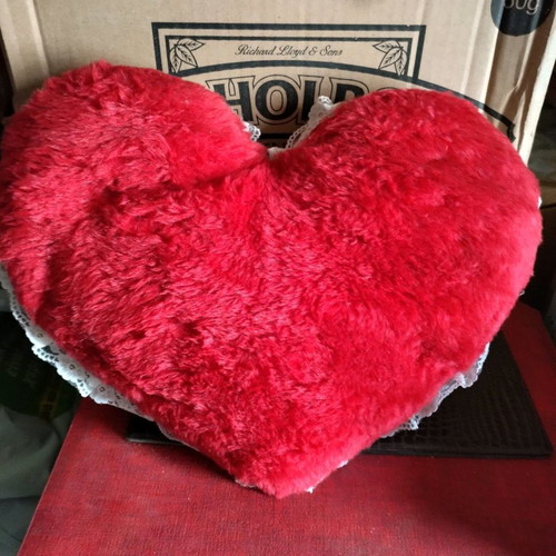 Heart-shaped pillow large size fluffy new