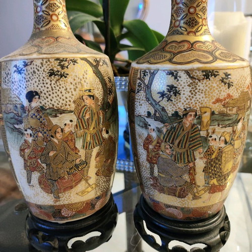 Satsuma vases used on wooden base