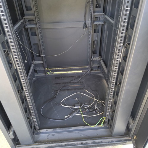 Central Floor Standing Rack Cabinet like new, 184x80x96 cm without CD ROM