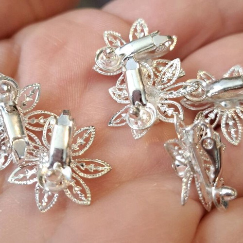 Hair accessories new, pack of 12 with rhinestones in silver and gold