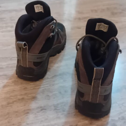 Salomon hiking boots size 38, almost new, waterproof, gray and black