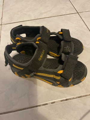Geox kids anatomical sandals size 29 like new, black