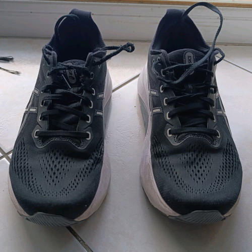 Asics Gel Kayano 31 used, size 42, black and white