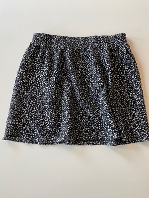 Badila skirt used, black and white, small size
