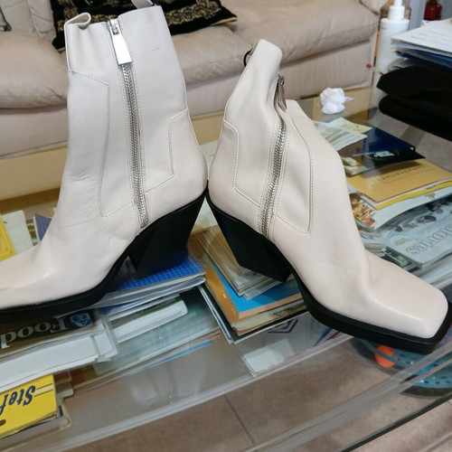 Zara leather ankle boots new with tag, beige
