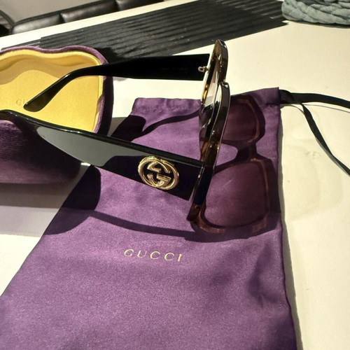 Gucci sunglasses like new, black and brown