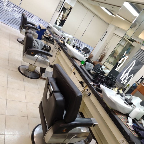 Hair Salon Equipment Set with Chairs and Tables