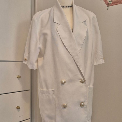 Short-sleeve white jacket like new, size M