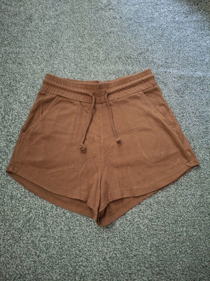 Stradivarius brown shorts used, size XS