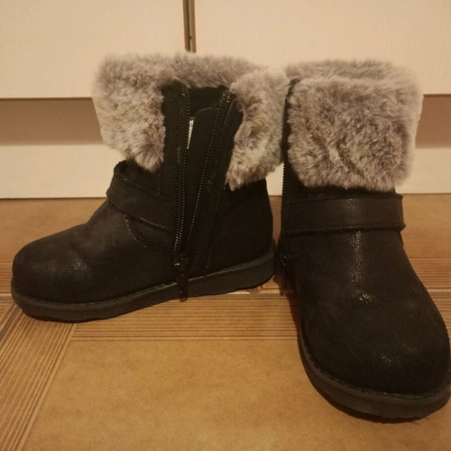 Boots like new, size 26, black iridescent with gray fur