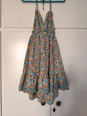 Short dress that ties at the neck size XS new