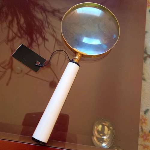 Magnifying Glass with Vintage Aesthetic - White Handle & Gold Frame