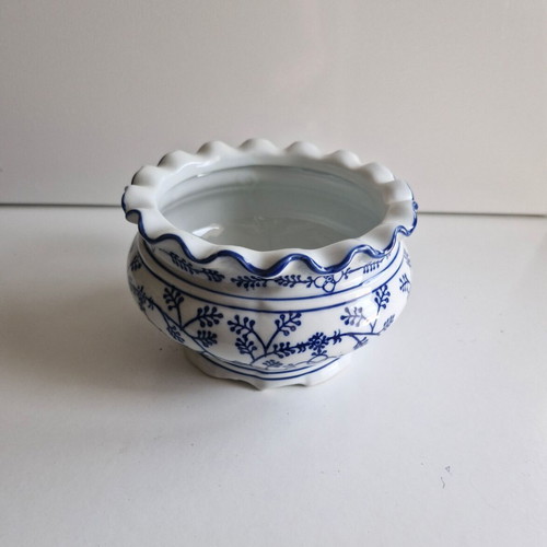 Porcelain vintage fruit bowl like new