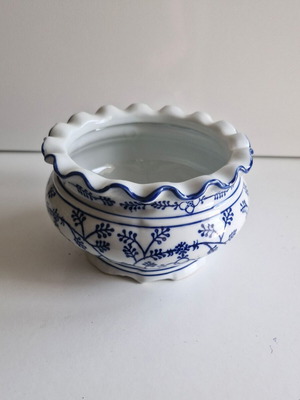 Porcelain vintage fruit bowl like new