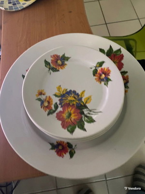 Cake plates floral set of 6 used