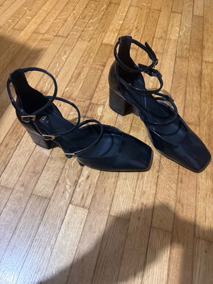 Zara Mary Jane shoes like new, size 37, black