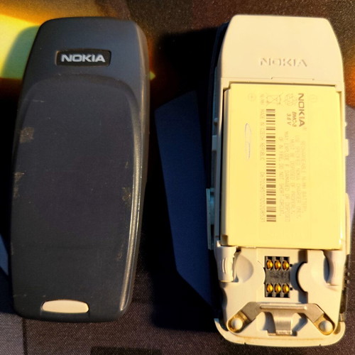 Nokia 3310 and 3330 used mobile phones with unknown condition