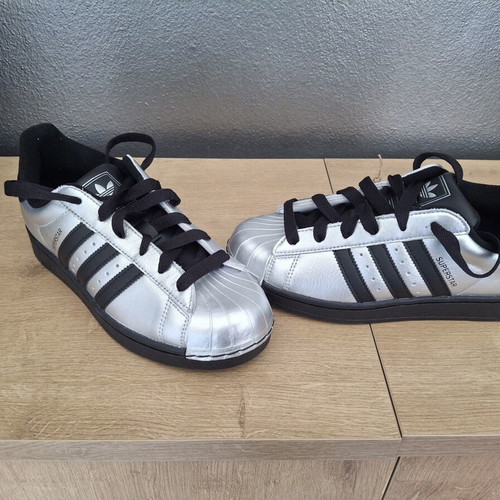 Adidas Originals Superstar II sneakers new, size 38.5, silver