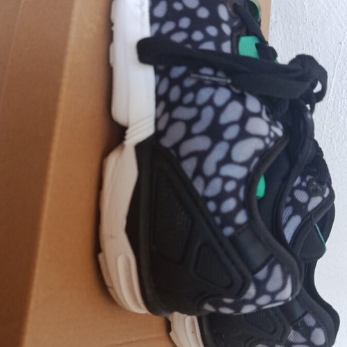 Adidas Torsion Sportwear shoes like new with unique pattern