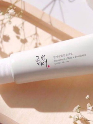 Sunscreen with Rice Extract and Probiotics SPF 50+ like new