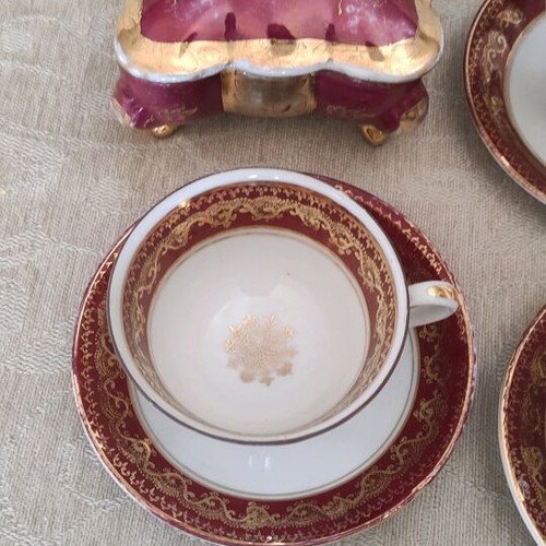 Tea cups with saucers and chocolate pot like new