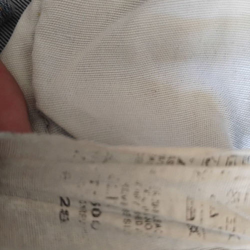 Women's jeans used, size 28, with small tear