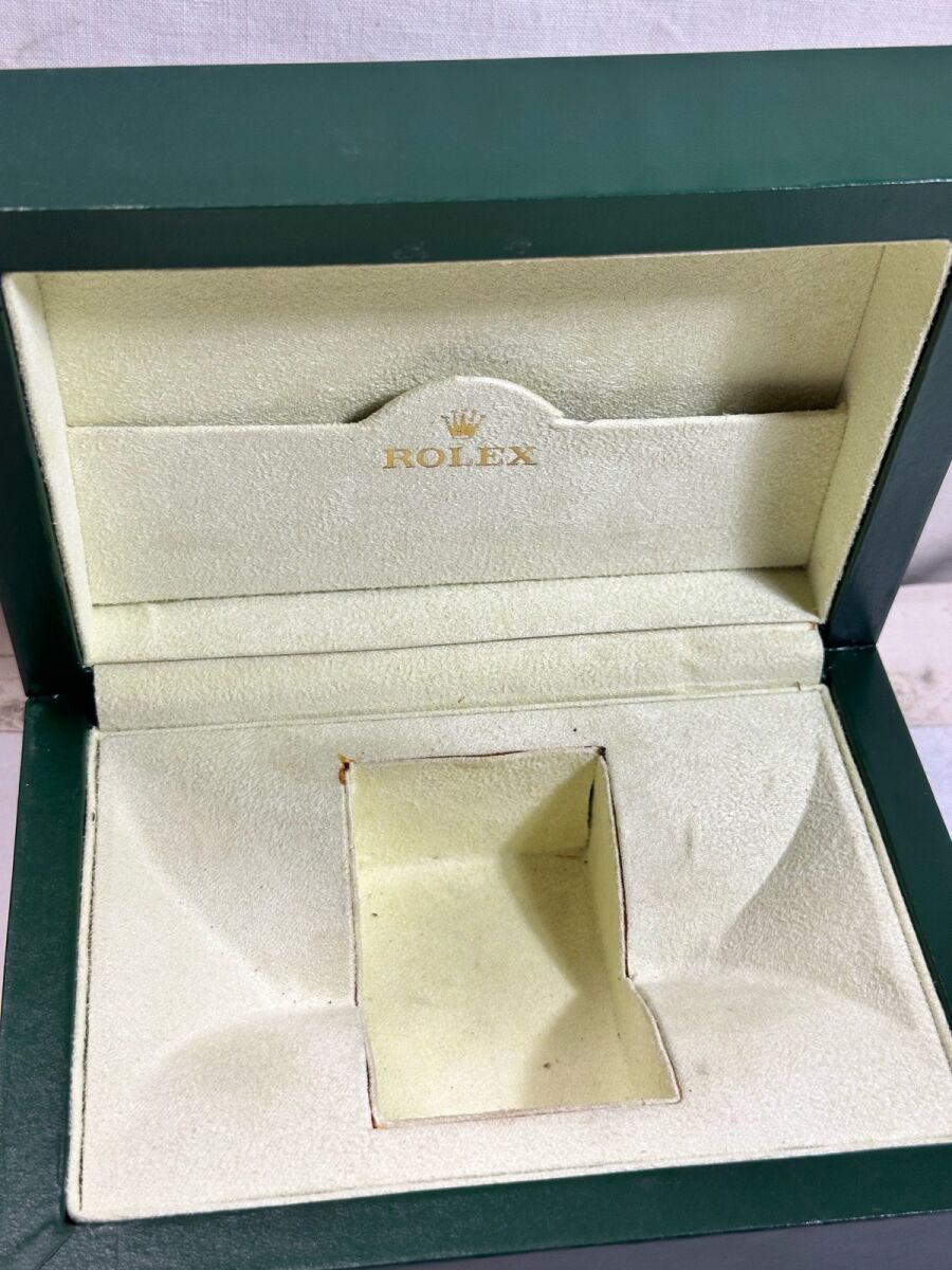 Authentic Rolex Green Watch Box Model… - € 100,00 - Vendora.cy Authentic Rolex Green Watch Box Model… - € 100,00 - Vendora.cy
