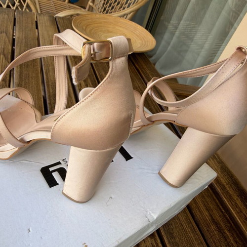 Lady Shoes high-heeled sandals like new, size 39, beige