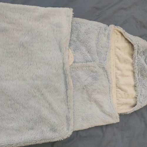 Baby cuddle blanket like new with hood