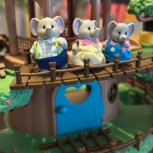 Lil Woodzeez treehouse large kids set like new
