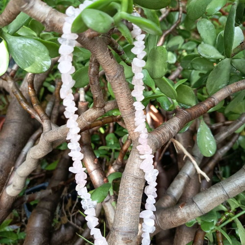 Choker necklace made of pink quartz like new