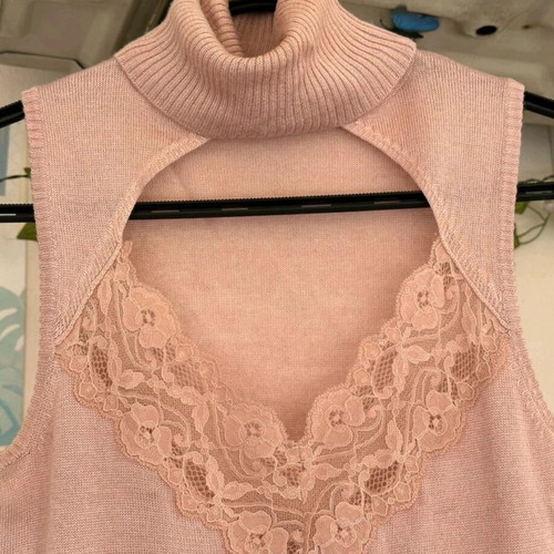 Mango sleeveless turtleneck top like new, size medium, powder pink