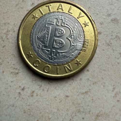 Rare collectible Italy B coin used in very good condition