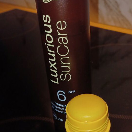 Luxurious Suncare SPF 6 oil and stick