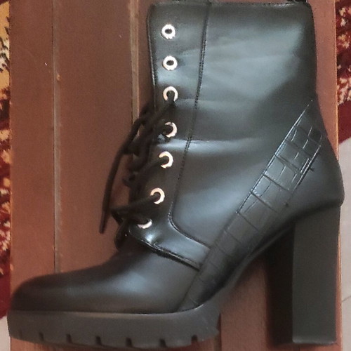 Black ankle boots with high heel like new, size 40