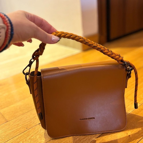 Claudia Canova crossbody bag like new, tan orange brown