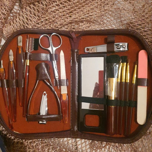 makeup/nail set