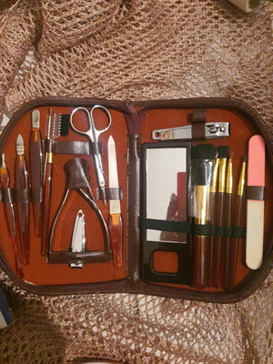 makeup/nail set