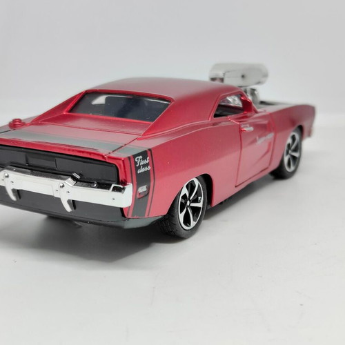 Hot Engine Classic Retro Garage Car Dodge Charger 1:32 red metallic like new