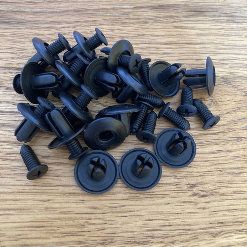 Car screws new, pack of 17 plastic fasteners for repairs