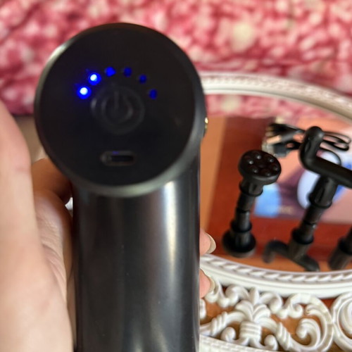 Massage Gun with 4 Heads like new, rechargeable